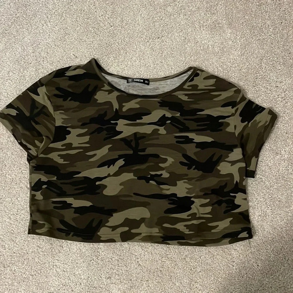 SHEIN Tops - Camo SHEIN crop top size small‎